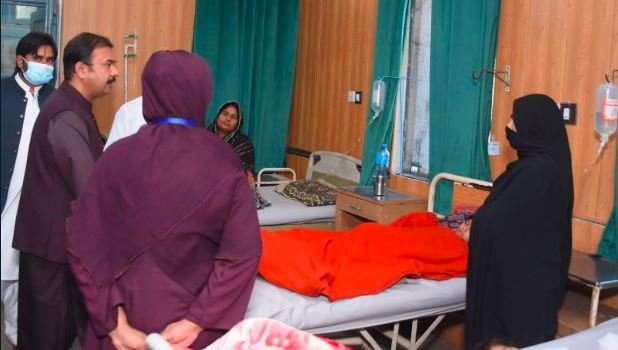 ڈپٹی کمشنر علی اکبر بھنڈر کا تحصیل ہیڈکوارٹر ہسپتال جھنگ سٹی کا دورہ