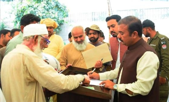 ریونیو سے متعلقہ شہریوں کے مسائل کا حل ترجیح ہے