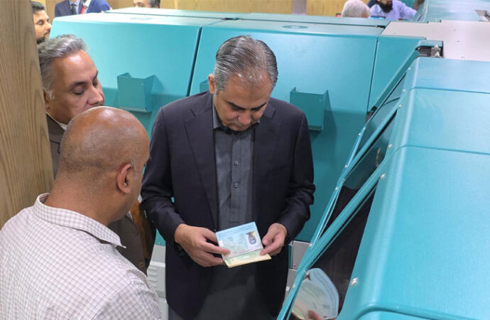 پاسپورٹ کے حصول کیلئے نئی شرائط سےغیر قانونی ترک وطن کی روک تھام میں مدد ملے گی،وزیر داخلہ