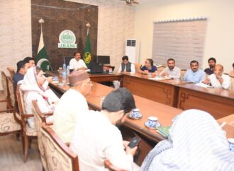 ڈپٹی کمشنر نے انسداد پولیو مہم کے تیسرے روز کی ایوننگ میٹنگ میں انسداد پولیو مہم کے ٹارگٹ اوراعداد وشمار کا جائزہ لیا گی