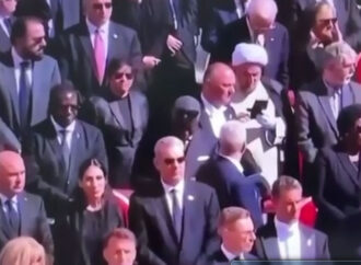 پوپ فرانسس کی آخری رسومات، چودھری سالک حسین نے پاکستان کی نمائندگی کی