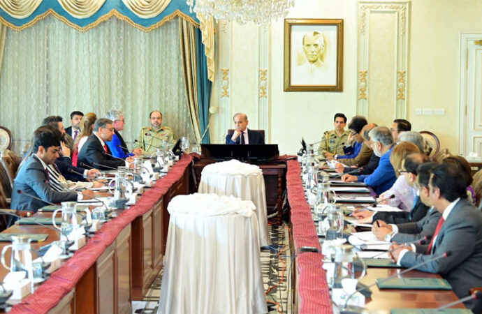 حکومت افرادی قوت کو عالمی معیار کی تربیت سے لیس کرنے کیلئے اقدامات کررہی ہے،وزیراعظم