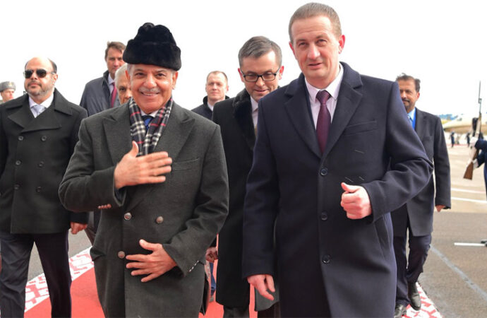 وزیراعظم کا دورہ بیلا روس،منسک پہنچے پر پرُتپاک استقبال