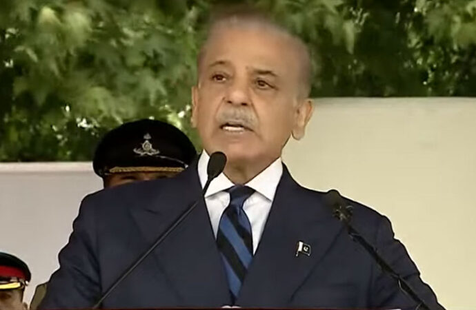 پانی کا رخ موڑنے کی کسی بھی بھارتی کوشش کا پوری طاقت سے جواب دیا جائیگا،وزیراعظم