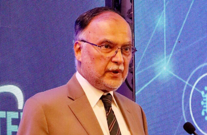 اُڑان پاکستان پروگرام کے ساتھ ملک میں ترقی کے نئے دور کا آغاز ہوگا،احسن اقبال