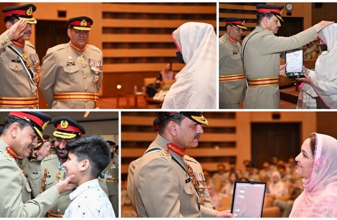 آرمی چیف نے فوجی افسران،جوانوں کونمایاں خدمات پراعزازات سے نوازا