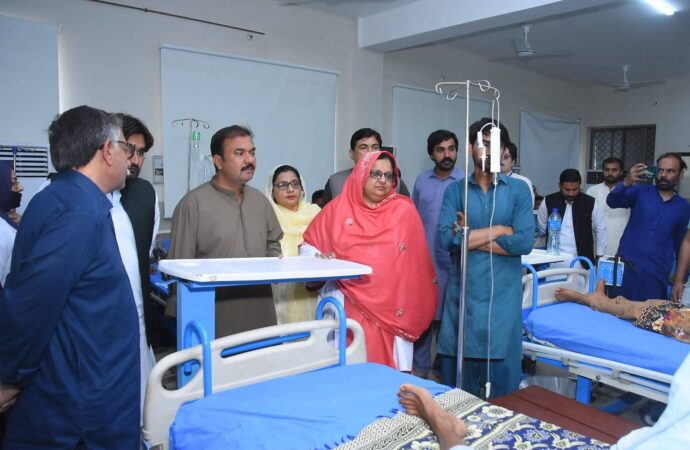 ڈپٹی کمشنر علی اکبر بھنڈر نے ڈسٹرکٹ ہیڈکوارٹر ہسپتال کا دورہ کیا