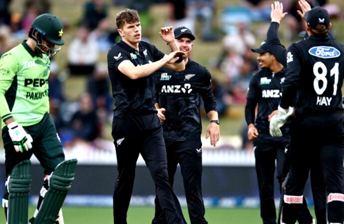ون ڈے سیریز: نیوزی لینڈ نے پاکستان کو تیسرے میچ میں بھی شکست دیدی