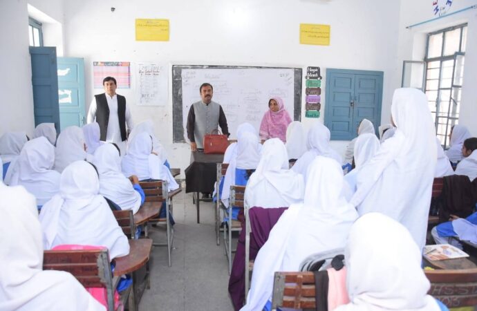 ڈپٹی کمشنر نے ڈی ایچ کیو،بی ایچ یو کوٹ سائی سنگھ، گرلز ہائی اسکول سیٹلائٹ ٹاؤن کا دورہ کیا