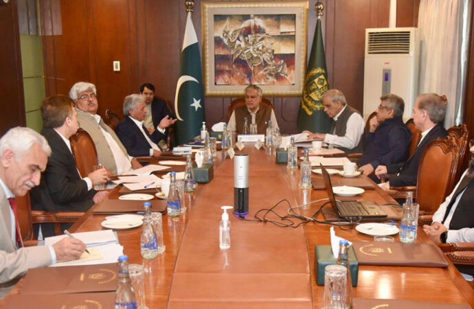 اسحاق ڈار کا اقتصادی ترقی کیلئے اصلاحات پر عملدرآمد کے حکومتی عزم کا اعادہ