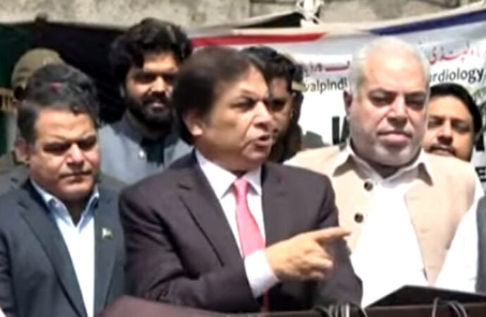 ریلوے اراضی پر تجاوزات کے خلاف مہم شروع کردی،حنیف عباسی