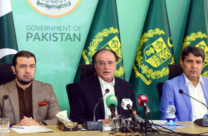 محمد اورنگزیب نے کہا کہ حکومت آئی ایم ایف پر انحصار ختم کرنے کے لئے شعبہ جاتی اصلاحات کر رہی ہے۔