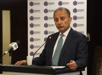 وفاقی وزیر مصدق ملک کا ماحولیاتی تحفظ کیلئے استعمال شدہ کپڑوں کی تجارت کو فروغ دینے پر زور