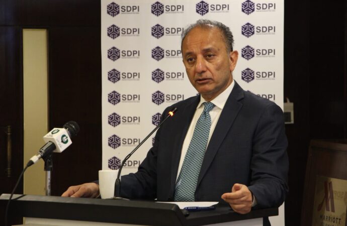 وفاقی وزیر مصدق ملک کا ماحولیاتی تحفظ کیلئے استعمال شدہ کپڑوں کی تجارت کو فروغ دینے پر زور