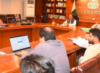 ڈپٹی کمشنر علی اکبر بھنڈرنے دو گورنمنٹ سکولوں کے طلباء اوراساتذہ سے تدریسی سرگرمیوں کے حوالے سے میٹنگ کی