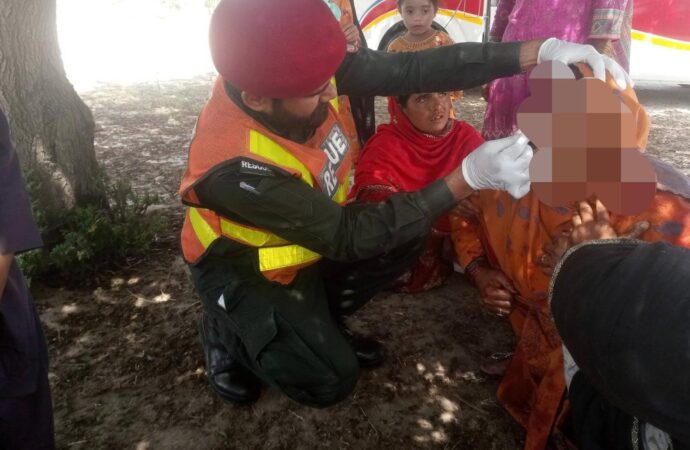 مختلف مقامات پر پیش آنے والے یکے بعد دیگرے تین ٹریفک حادثات میں مجموعی طور پر 6 افراد زخمی ہوئے،ریسکیو1122