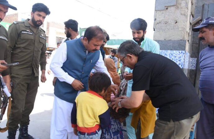 ڈپٹی کمشنر اور چاروں تحصیلوں کے اسسٹنٹ کمشنرز نے انسداد پولیو مہم کے پہلے روز فیلڈ وزٹ کئے