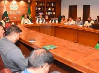 انسداد پولیو مہم کے دوسرے روز کے اختتام پر ضلع بھر میں 3 لاکھ 64 ہزار سے زائد بچوں کو پولیو کے خاتمہ کے قطرے پلائے گئے ہیں۔