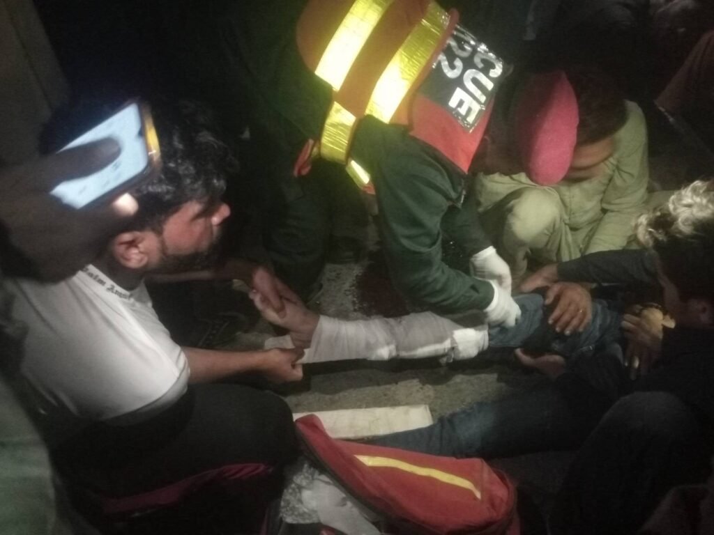 ریسکیو1122 نے عید تعطیلات کے دوران مثالی کارکردگی کا مظاہرہ کرتے ہوئے 900 افراد کو ریسکیو کرکے ہسپتال منتقل کیا۔