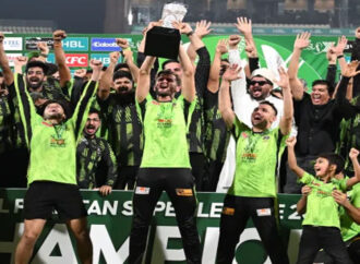 لاہورقلندرزنے کوئٹہ گلیڈی ایٹرزکوہرا کرپی ایس ایل ٹرافی جیت لی