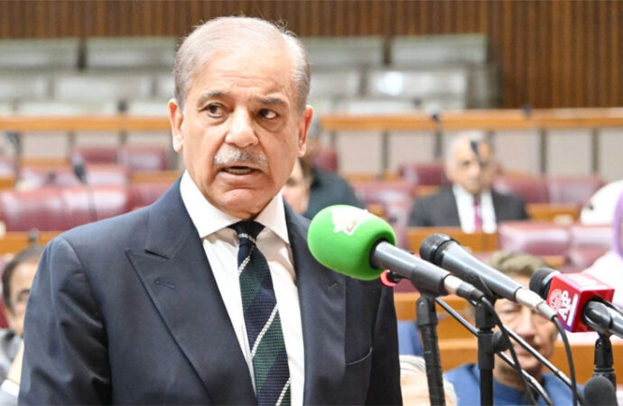 وزیراعظم کا بھارتی جارحیت کا فیصلہ کن جواب دینے پر مسلح افواج کو خراج تحسین