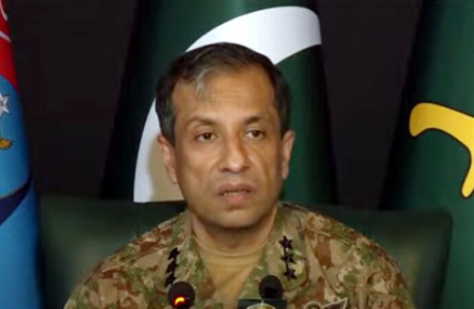 بھارت اپنی داخلی ناکامیوں کا ملبہ پاکستان پر ڈال رہا ہے: ڈی جی آئی ایس پی آر احمد شریف چوہدری