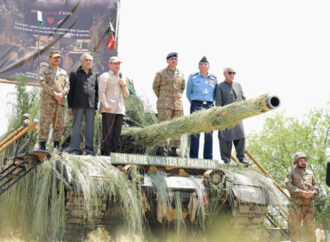 وزیراعظم کا پسرور چھاؤنی کا دورہ، جوانوں کی بہادری،پیشہ ورانہ صلاحیتوں کی تحسین