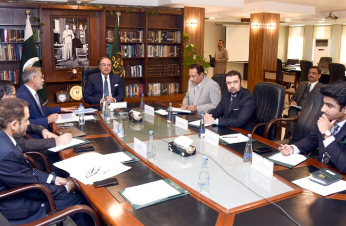 برآمدات پرمبنی ترقی پاکستان کے معاشی استحکام کیلئے ناگزیرہے،وزیرخزانہ