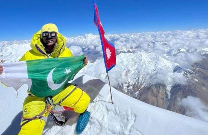 ساجد سدپارہ نے دنیا کی ساتویں بڑی چوٹی سر کرلی