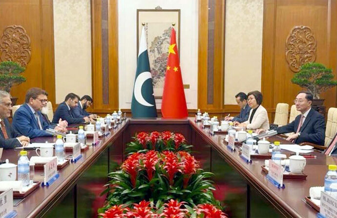 پاکستان اور چین کا علاقائی امن کے لیے تعاون جاری رکھنے کے عزم کا اعادہ