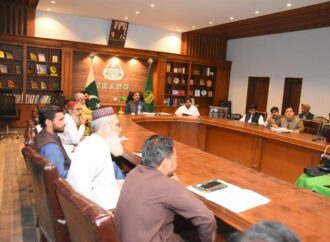 ڈپٹی کمشنر علی اکبر بھنڈر نے ستھرا پنجاب مہم پر عملدرآمد اور پیش رفت کا جائزہ لینے کے حوالے سے متعلقہ افسران سے میٹنگ کی۔