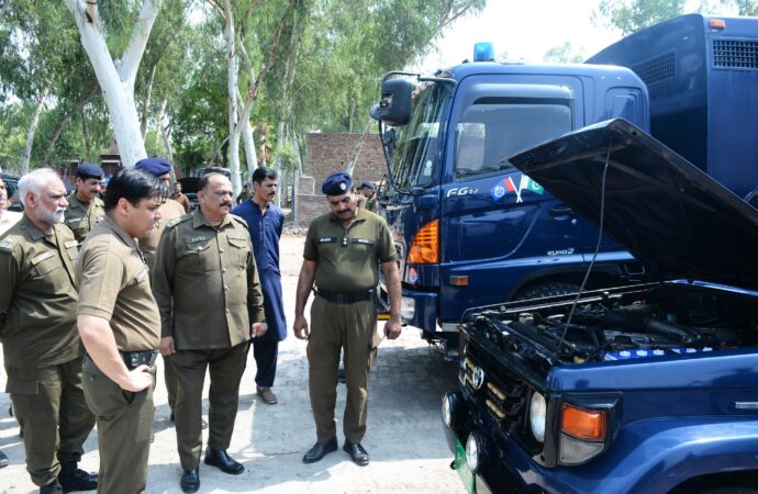 ڈی پی او جھنگ کیپٹن (ر) بلال افتخار کیانی کی طرف سے پولیس کے زیر استعمال گاڑیوں کی انسپکشن