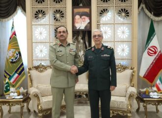 پاکستانی فیلڈ مارشل اور ایرانی چیف آف جنرل سٹاف کی دفاعی تعاون پر بات چیت