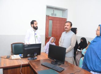 ڈپٹی کمشنر علی اکبر بھنڈر نے ڈسٹرکٹ ہیڈکوارٹر ہسپتال میں ہیلتھ سروسز کا جائزہ لینے کے حوالہ سے دورہ کیا