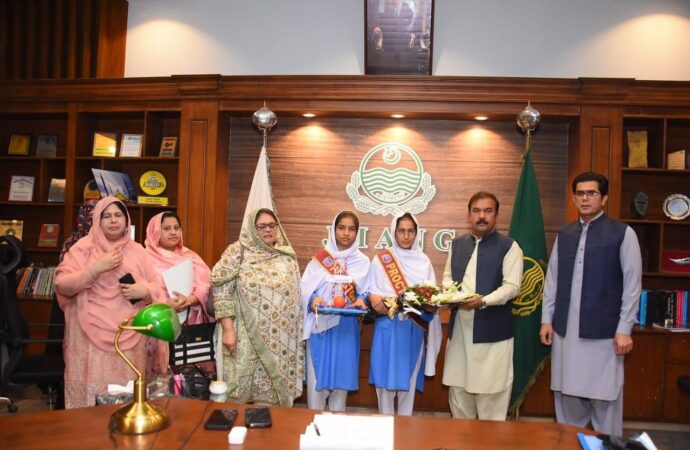 تمام ہیڈ ٹیچرز سکولوں کی بہتری و بحالی کیلئے اپنی ذمہ داریوں احسن انداز میں جاری رکھیں،ڈپٹی کمشنر