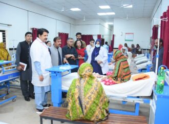 ڈپٹی کمشنر علی اکبر بھنڈر نے ڈسٹرکٹ ہیڈکوارٹر ہسپتال جھنگ کا دورہ کیا