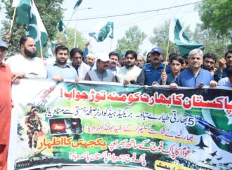 پاک افواج سے اظہار یکجہتی کیلئے جھنگ کے شہری سڑکوں پر نکل آئے