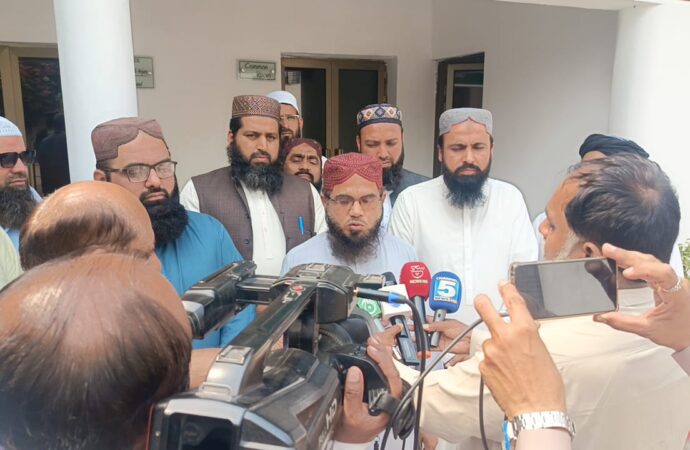 تمام دینی تنظیموں کو بلا لحاظ مسلک و مشرب دردمندانہ اپیل کی کہ وہ پاک و انڈیا کشیدگی کے مسئلہ پر متحد اور متحرک ہو کر بیدار رہیں,علماء رابطہ کمیٹی