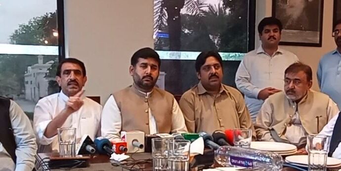 جھنگ جم خانہ سیکرٹری کے عہدے کے لئے امیدوار سید محمد علی شاہ ڈاکٹر معظم وحید کی حمایت میں الیکشن سے دستبردار ہونے کا اعلان کر دیا