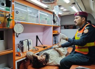 چنیوٹ روڈ چناب پارک کے قریب مبنیہ ڈکیتی کی واردات کے دوران فائرنگ کا واقعہ ایک شخص زخمی،ریسکیو