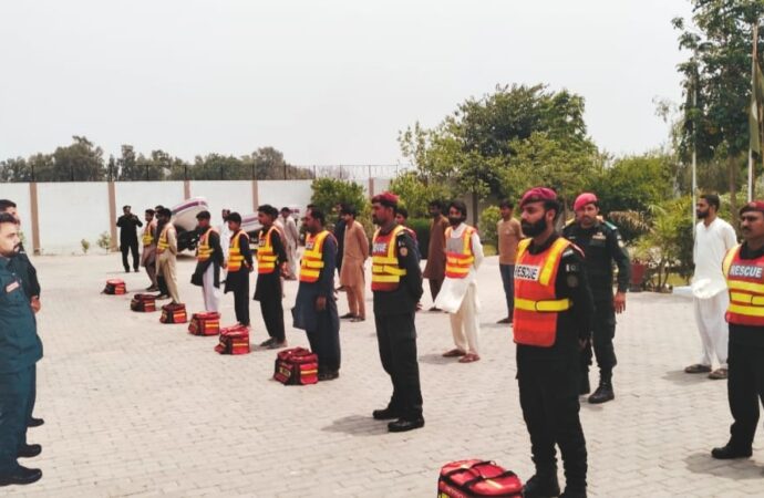 ملک بھر میں موجودہ کشیدہ صورتحال کے پیشِ نظرریسکیو1122 ضلع جھنگ میں ریڈ کوڈ نافذ کر دیا گیا ہے۔