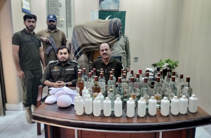 علاقہ تھانہ سٹی سے تین منشیات فروش رنگے ہاتھوں گرفتار