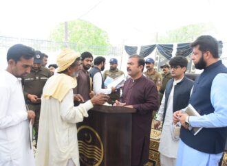 ریونیو سے متعلقہ ان کے مسائل کا حل ترجیح ہے۔ڈپٹی کمشنر