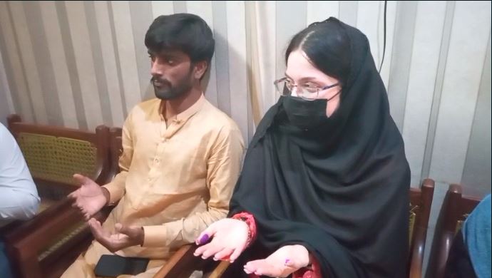 امریکہ سے آئی خاتون نے جھنگ کے نوجوان سے شادی کرلی