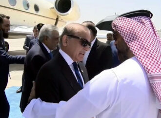 وزیراعظم متحدہ عرب امارات کے دورے پرابوظہبی پہنچ گئے