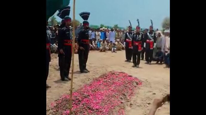 بلوچستان میں شہید ایف سی جوان سرفراز نبی بخش موضع دوسیرہ میں سپردِ خاک