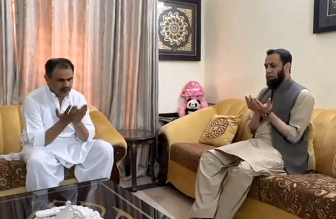 وزیر اطلاعات کی جی ایم پی ٹی وی لاہور کے گھر آمد، والد کے انتقال پر تعزیت