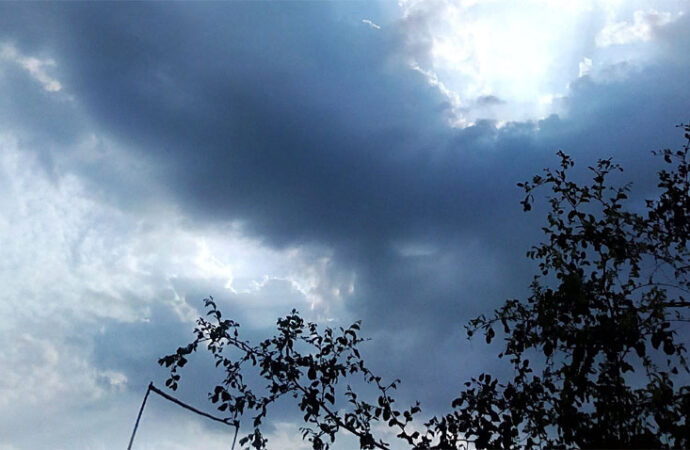 ملک کے متعدد علاقو ں میں مطلع جزوی ابرآلود،بعض مقامات پر گرج چمک سے بارش کا امکان