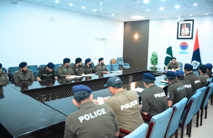 ڈی پی او جھنگ کیپٹن (ر) بلال افتخار کیانی کی زیر صدارت انچارج چوکیات کی کرائم میٹنگ