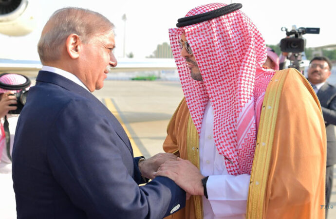 وزیراعظم سعودی عرب کے دو روزہ دورے پر جدہ پہنچ گئے